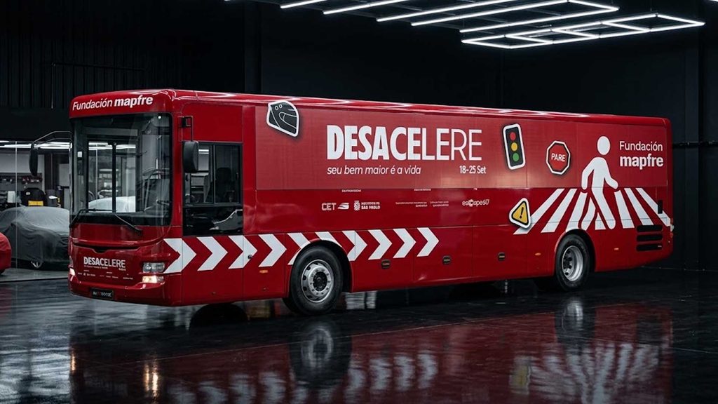 Escape room gratuito dentro de ônibus circula por São Paulo com foco em educação no trânsito